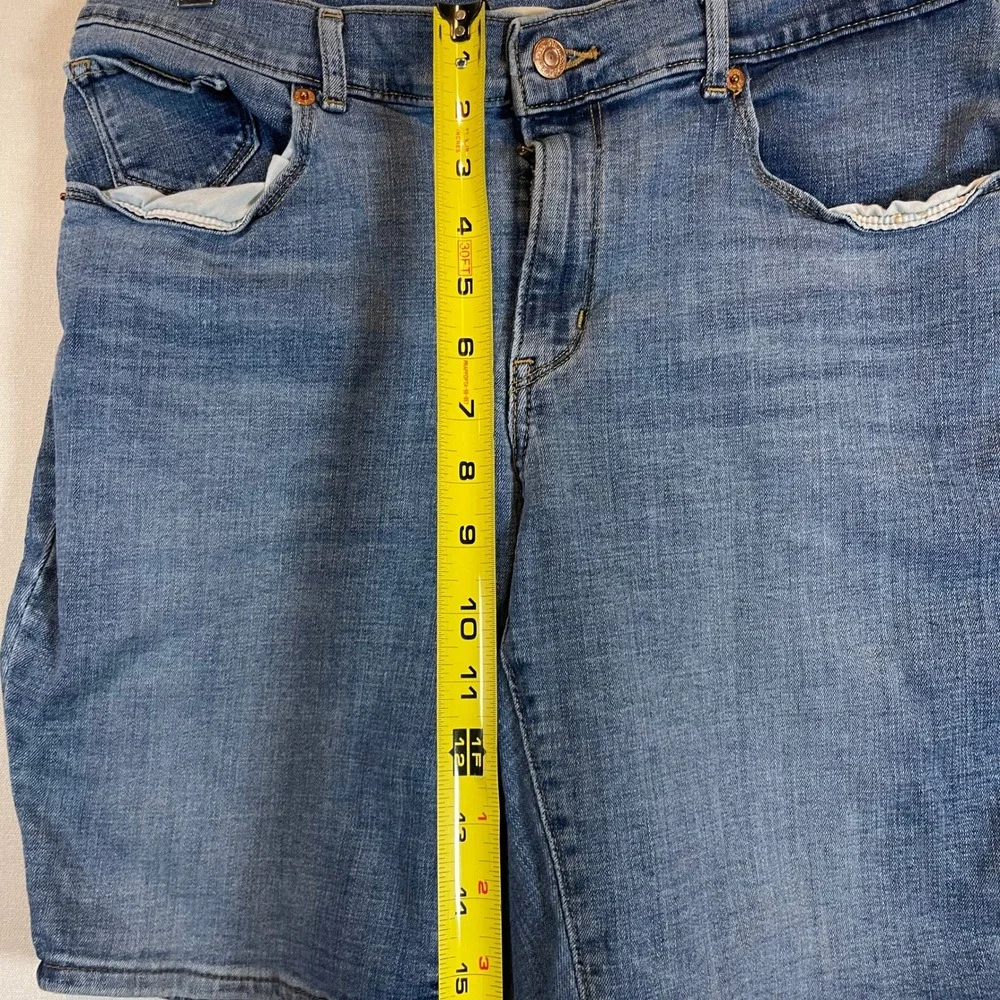 Levi Strauss Co Bermuda Shorts Women's‎ Blue Denim Mid Rise - Size 31